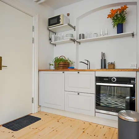 Διαμέρισμα Lovely Studio Apartment Close To Tivoli Park *